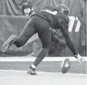  ?? KARL MERTON FERRON/BALTIMORE SUN ?? Ravens return specialist Chris Moore bats the ball back from the goal line on a punt to the 49ers during the third quarter Sunday.