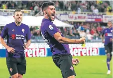  ??  ?? ALEGRÍA. Marco Benassi, de la Fiorentina, celebra uno de los goles que le anotaron al Chievo.