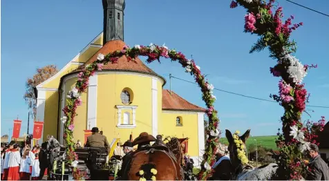  ?? Fotos: Michael Geyer ?? Die Kienberger Kirche feiert am Sonntag ihren 300. Geburtstag. Besonders freut es die Kienberger, dass die Tradition des Leonhardir­itts seit nunmehr 28 Jahren wieder da zugehört.