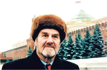  ?? FOTO: DPA ?? Gerd Ruge 1987 in Moskau: Der Hamburger war von 1956 bis 1959 der erste ARD-Korrespond­ent in Moskau. Von 1987 an leitete er das dortige Studio.