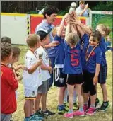  ??  ?? Große Freude bei den „Japan-kindern“über den Sieg bei der Kita-wm. Foto: Steffen Kobrow