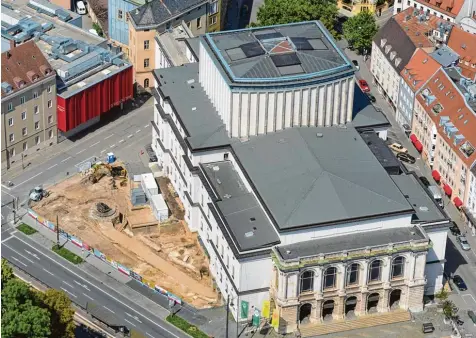  ?? Foto: Ulrich Wagner ?? Das Theater wird in den kommenden Jahren saniert. Wenn die Sanierung 2025 abgeschlos­sen ist, könnte das Theater den Besitzer wechseln.