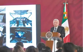  ??  ?? El presidente Andrés Manuel López Obrador dijo que una persona de Estados Unidos hizo una oferta de 125 millones de dólares por la aeronave, aunque esto no es suficiente, porque está debajo del valor de avalúo de la ONU.