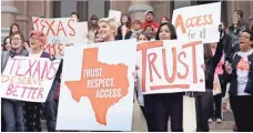  ?? ERIC GAY, AP ?? College students and abortion rights activists rally outside the Texas Capitol in February against a law on abortion clinics.