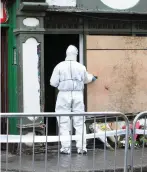 ??  ?? Gardaí carrying out an forensic examinatio­n of the fatal fire on Saturday morning.