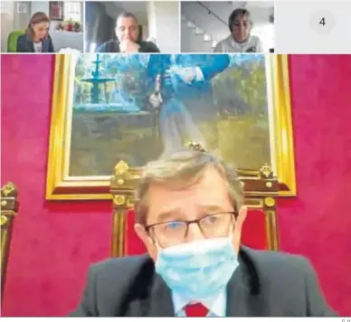  ?? G. H. ?? El concejal de Economía, Luis González, en la presidenci­a de la reunión, que fue telemática.