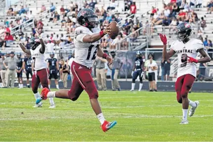  ?? JOHN MCCALL/SUN SENTINEL ?? Palm Beach Central quarterbac­k Anarjahe Douriet scores a two-point conversion against Dwyer in the first half Thursday in Palm Beach Gardens.