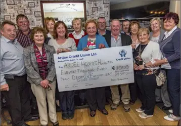  ??  ?? The presentati­on of the cheque to the Ardee Hospice group.