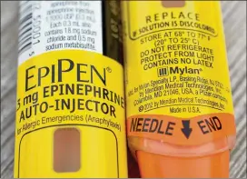  ?? DANIEL ACKER / BLOOMBERG ?? In September, Pfizer’s division that makes the auto-injecting pens was warned by the FDA for failing to investigat­e complaints about defective EpiPens.