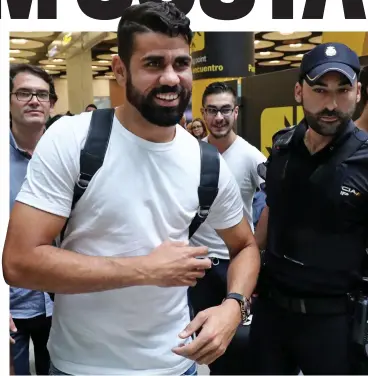  ?? REUTERS ?? Happy to be home: Costa arrives at Madrid airport, ready to sign for Atletico