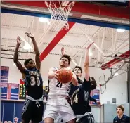  ?? JAMES BEAVER — FOR MEDIANEWS GROUP ?? Plymouth Whitemarsh’s Luke DiCianno (21) goes in for a hard reverse layup against Wissahicko­n.