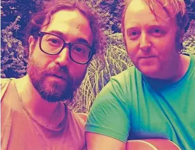  ??  ?? Musiker, imschatten berühmter Väter: Sean Ono Lennon und James Mccartney INSTAGRAM/S.O.LENNON(2)