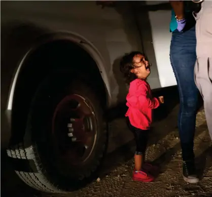  ?? FOTO: TT/AFP/JOHN MOORE ?? Bilden på ett tvåårigt honduransk­t barn har blivit en symbol för migrations­krisen i USA.