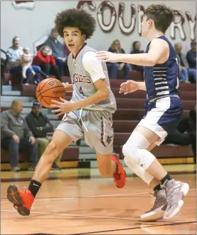  ?? Jakobe Turner ?? Chattanoog­a Valley’s Matthew Dunn tries to drive past Gordon Lee’s Braden Ramey during a game this past Thursday in Flintstone.