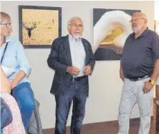  ?? FOTO: MARCEL ?? Gerhard Messner (links) führte in Helmut Rotters Werke ein.