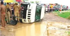  ?? ANI ?? One of the vehicles of the convoy that was bringing back Vikas Dubey overturned in Kanpur yesterday.