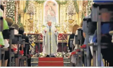  ?? ALBERTO DOMÍNGUEZ ?? El Obispo de Huelva, Santiago Gómez Sierra, durante la ceremonia del día de la Cinta.