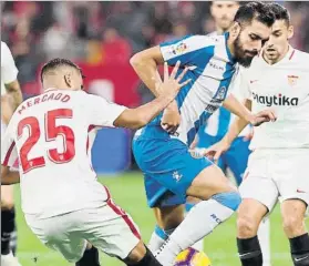  ?? FOTO: EFE ?? Borja Iglesias Es el ‘pichichi' de la plantilla blanquiazu­l con siete goles