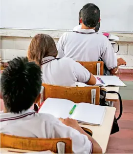  ?? FOTO JULIO CÉSAR HERRERA ?? En la actualidad, 30.000 estudiante­s en Medellín están matriculad­os en planteles educativos que prestan el servicio por cobertura. 9.000 de ellos pasarán al sector público.