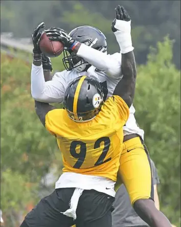  ?? Peter Diana/Post-Gazette ?? Olasunkanm­i Adeniyi defends Pharoah McKever Tuesday in the Steelers’ afternoon practice at Saint Vincent College. Adeniyi has been one of the surprises of the early part of camp.