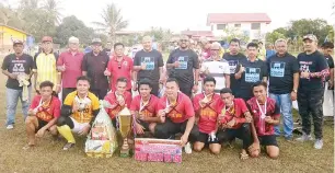  ??  ?? KELANA 77 United terpaksa berpuas hati di tempat kedua kejohanan.