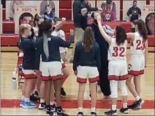  ?? ED MORLOCK/MEDIANEWS GROUP ?? Plymouth Whitemarsh huddles prior to Friday night’s game against Upper Dublin.