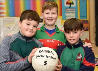  ?? Photo by Michelle Cooper Galvin ?? Young Kilcummin footballer­s Ruairi O’Donoghue, Michael O’Connor and Billy O’Donoghue at Kilcummin National School who will pay at half time during the All Ireland on Saturday at Croke Park.