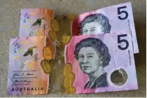  ?? PHOTO AP FILE ?? BILLS, BILLS, BILLS
Australian $5 notes featuring the image of the United Kingdom’s Queen Elizabeth 2nd are pictured in Sydney on Sept. 10, 2022, two days after her death at age 96.