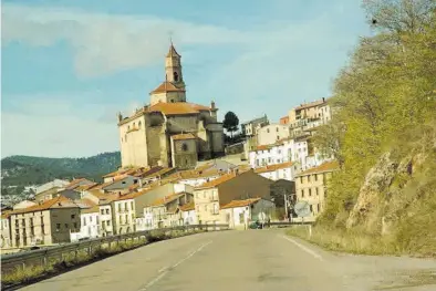  ?? GOBIERNO DE ARAGÓN ?? Un primer tramo de la travesía de Orihuela del Tremedal se restauró hace diez años.