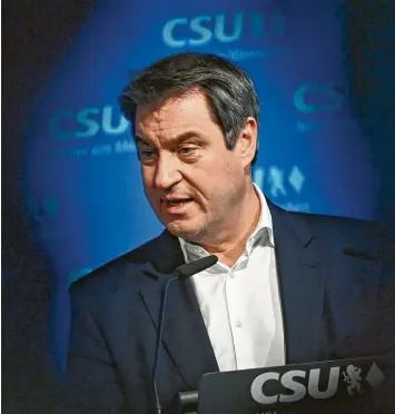  ?? Fotos: Sean Gallup, Lukas Barth, Getty Images ?? Bayerns Ministerpr­äsident und CSU‰CHEF Markus Söder: Aus der laufenden Sitzung des Csu‰präsidiums heißt es, er halte „mit Wucht“an seiner Bewerbung um die Kandidatur fest.