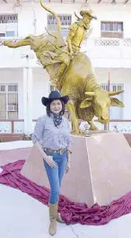  ??  ?? Charo Santos-Concio perfectly fills up a cowgirl outfit during the Masbate Rodeo Festival where she was welcomed as guest speaker by (right photo) Masbate City Mayor Rowena Tuason and Gov. Antonio Kho