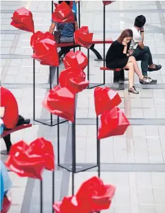  ?? THANARAK KHUNTON ?? Big artificial red roses decorate the compound of Siam Discovery shopping complex ahead of Valentine’s Day this Saturday.
