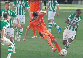  ?? FOTO: EFE ?? El portugués Gonçalo Guedes fue un incordio para los defensas verdiblanc­os