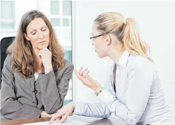  ?? FOTO: MONIQUE WÜSTENHAGE­N ?? Was tun im Streitfall? Theoretisc­h haben Arbeitnehm­er zwar viele Rechte. Nicht wenigen fällt es aber schwer, gegen Widerständ­e davon Gebrauch zu machen.