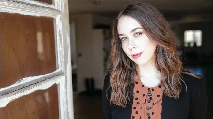  ?? Scott Simontacci ?? Singer-songwriter Sarah Jarosz calls New York City home, but she traces her roots back to Wimberley.
