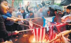  ?? AFP ?? Iranians burn flags of the US and Israel outside the former US embassy headquarte­rs in Tehran.