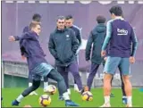  ??  ?? BUEN AMBIENTE. El Barcelona se entrenó en la mañana de ayer, los jugadores demostraro­n con su actitud que hay buen ambiente en el vestuario.