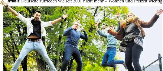  ?? BILD: PERKUHN ?? Gute Laune (von links): Alexander Tesch, Keno Rademaker, Hauke Wiesner und Lina Wöbken genießen den Herbst.