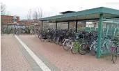  ?? FOTO: KANNENBERG ?? Die Grünen wollen mehr Radstellpl­ätze wie hier am Bahnhof in Weeze.