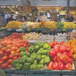  ?? ?? Un puesto de fruta en un mercado.