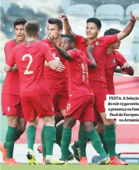  ??  ?? FESTA. A Seleção de sub-19 garantiu a presença na fase final do Europeu, na Arménia