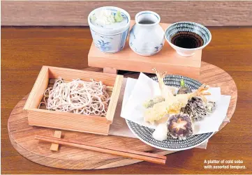  ??  ?? A platter of cold soba with assorted tempura.