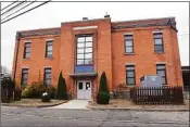  ?? Ned Gerard / Hearst Connecticu­t Media ?? The former Ansonia Police Department headquarte­rs on Elm Street was originally built as the Elm Street Public School in 1894. The building is vacant after the police department moved to its new headquarte­rs in 2021.