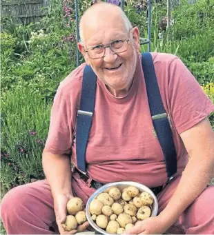  ?? Picture: PA. ?? Gerald Stratford from west Oxfordshir­e with his potatoes.