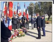  ??  ?? Les sous-mariniers ont rendu hommage aux frères d’armes, morts en service commandé.