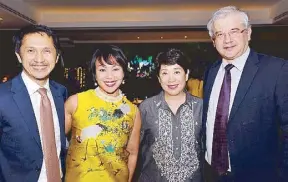  ??  ?? BCDA president Vince Dizon with wife Essie, Doris Ho, and Russian Ambassador Igor Khovaev