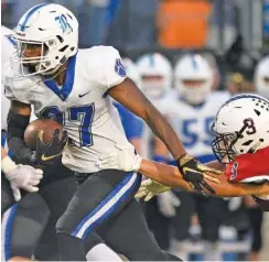  ?? STAFF PHOTO BY ROBIN RUDD ?? Ringgold’s Kori Dumas (27) escapes Heritage’s Maddox Rose during an August 2019 game at Heritage.