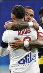  ??  ?? Les Gones, emmenés par Aouar et Depay, se sont enfin rassurés.