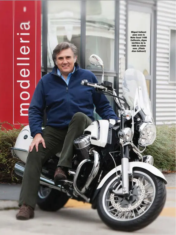  ?? (Photo Alan Cathcart) ?? Miguel Galluzzi pose avec la Moto Guzzi 1400 California, digne héritière de la 1000 du même nom.