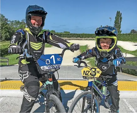  ?? EMMA DANGERFIEL­D/STUFF ?? Ella and Brooklyn Hansen are just back from the North Island Titles.